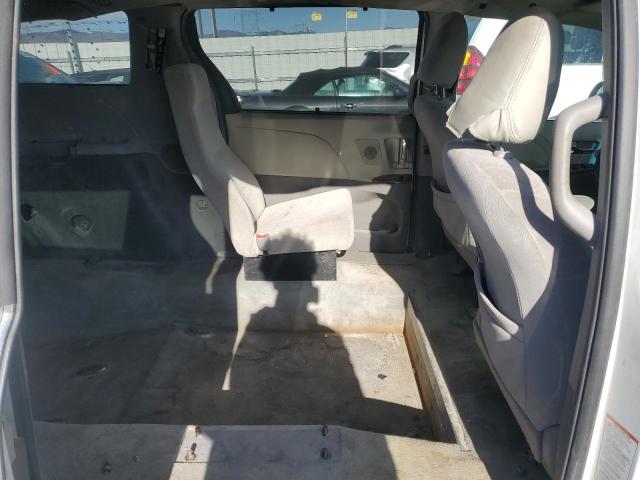 Photo 11 from auction – 2015 TOYOTA SIENNA LE with VIN 5TDKK3DC1FS567445