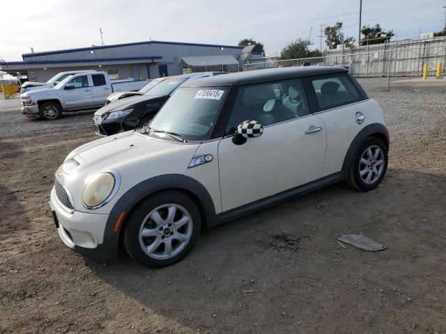 MINI COOPER S 2010 with VIN WMWMF7C56ATZ74143 - Photo from auction