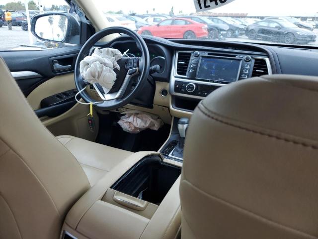 Photo 8 from auction – 2017 TOYOTA HIGHLANDER with VIN 5TDKZRFH9HS227115