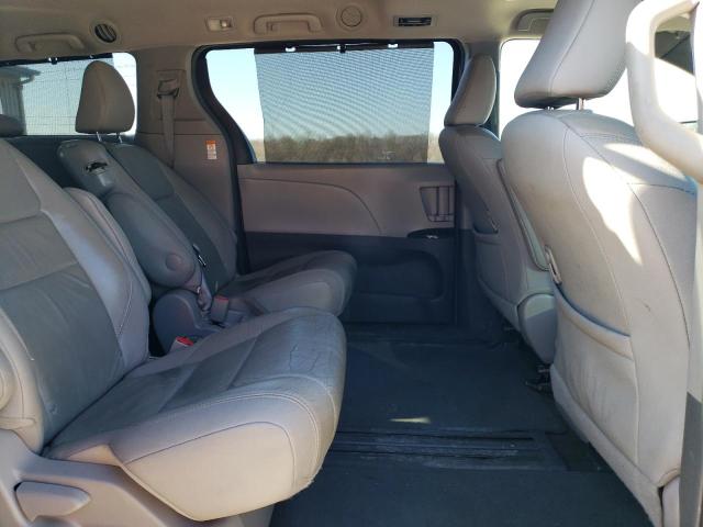 Photo 11 from auction – 2016 TOYOTA SIENNA XLE with VIN 5TDYK3DC8GS718115