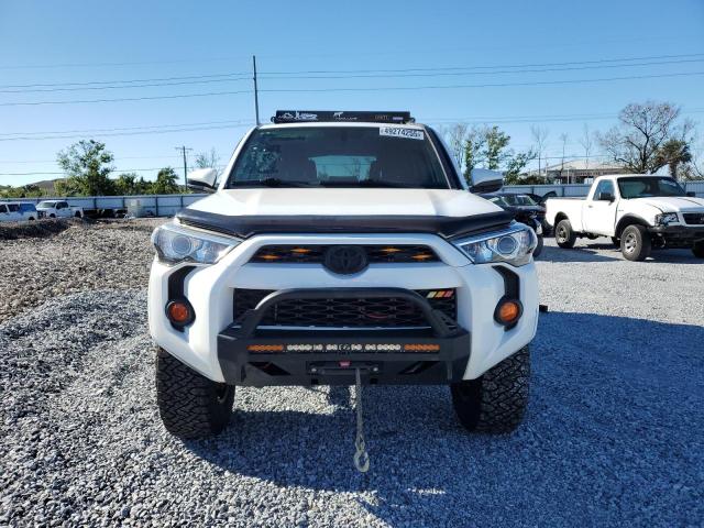 Photo 5 from auction – 2019 TOYOTA 4RUNNER SR with VIN JTEZU5JR7K5196882