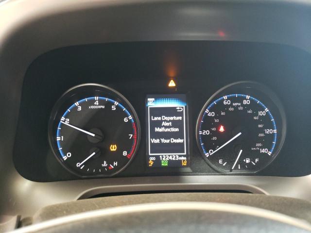 Photo 9 from auction – 2017 TOYOTA RAV4 XLE with VIN JTMRFREV3HJ104924