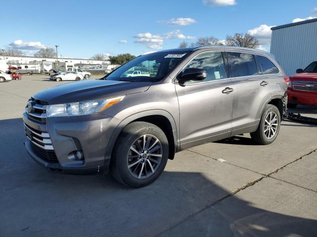 TOYOTA HIGHLANDER 2017 with VIN 5TDJZRFH1HS440796 - Photo from auction