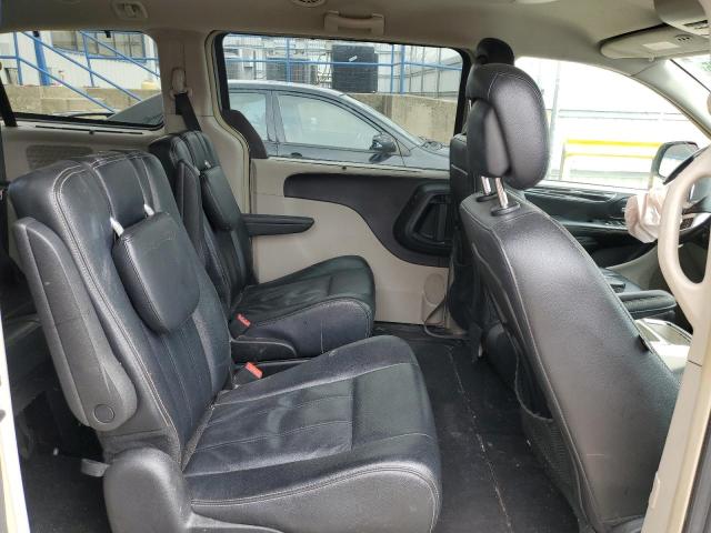 Photo 11 from auction – 2016 CHRYSLER TOWN & COU with VIN 2C4RC1BG8GR112852