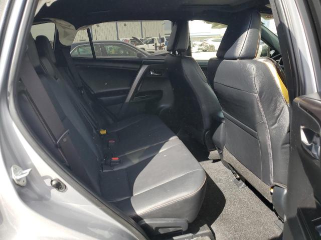 Photo 11 from auction – 2018 TOYOTA RAV4 SE with VIN JTMNFREV8JD125996