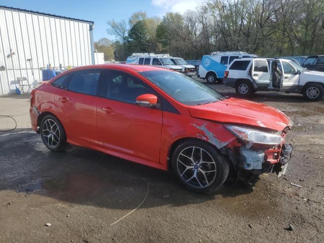 Снимка 4 от търг – 2015 FORD FOCUS SE с VIN 1FADP3F26FL338944