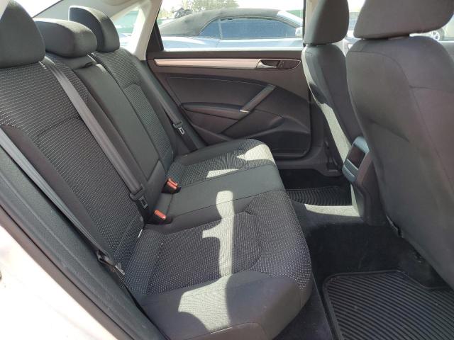 Photo 10 from auction – 2017 VOLKSWAGEN PASSAT S with VIN 1VWAT7A38HC077574