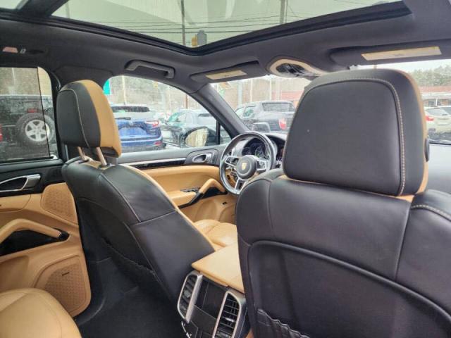 Photo 10 from auction – 2016 PORSCHE CAYENNE SE with VIN WP1AE2A23GLA63912