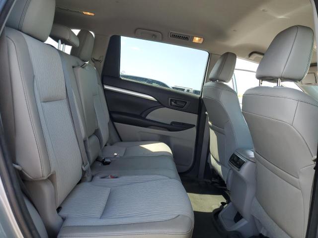 Photo 11 from auction – 2018 TOYOTA HIGHLANDER with VIN 5TDZZRFH7JS245147