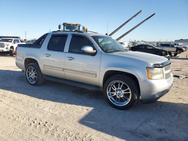 Photo 4 from auction – 2011 CHEVROLET AVALANCHE with VIN 3GNTKEE39BG337988