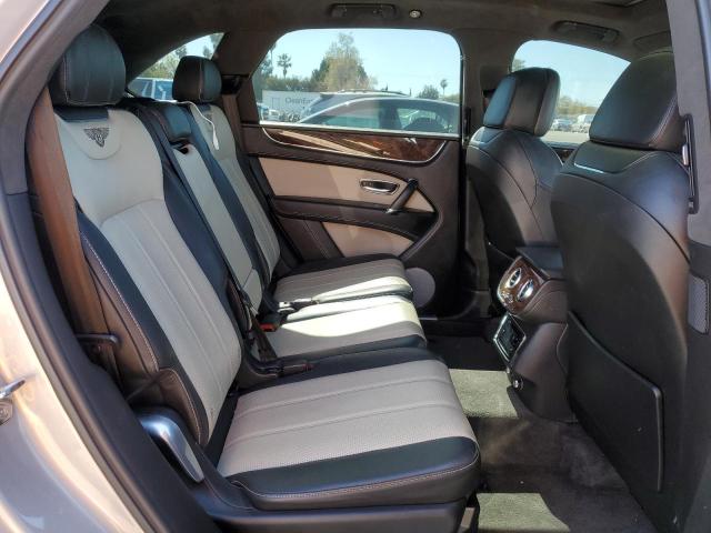 Photo 11 from auction – 2018 BENTLEY BENTAYGA with VIN SJAAC4ZV0JC020171
