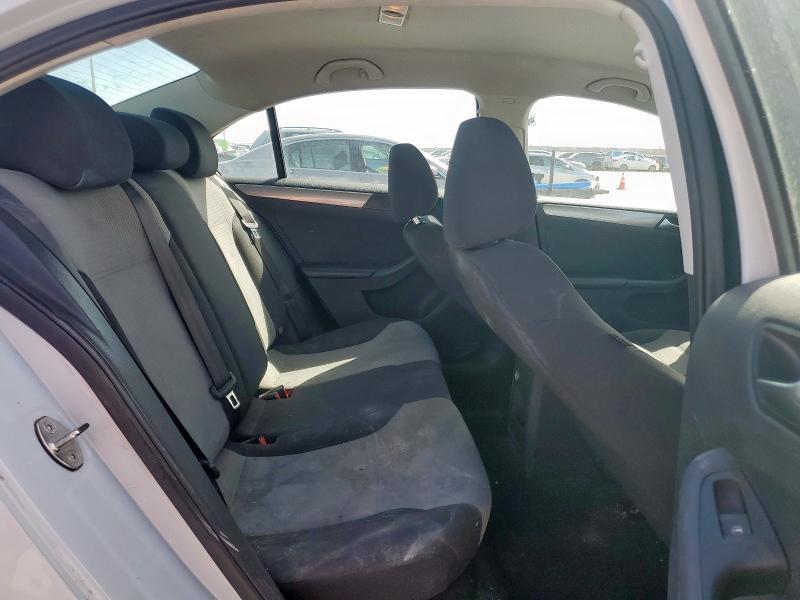 Photo 10 from auction – 2017 VOLKSWAGEN JETTA S with VIN 3VW2B7AJ8HM233343