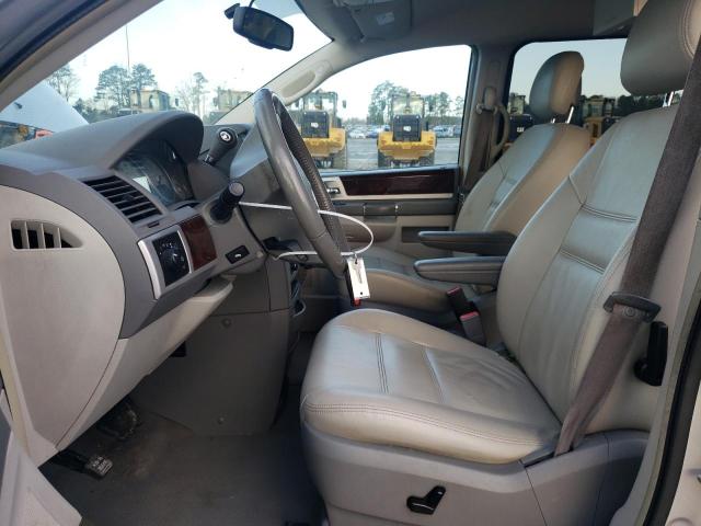 Photo 7 from auction – 2010 CHRYSLER TOWN & COU with VIN 2A4RR5D1XAR285563