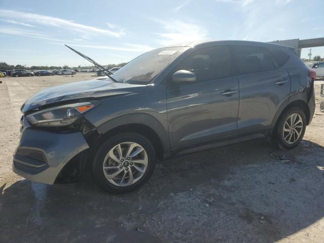 HYUNDAI TUCSON SE 2018 with VIN KM8J23A48JU695366 - Photo from auction