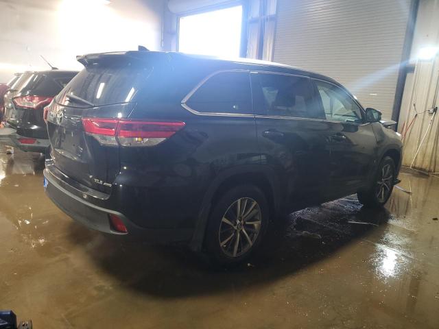 Photo 3 from auction – 2018 TOYOTA HIGHLANDER with VIN 5TDJZRFH5JS543497
