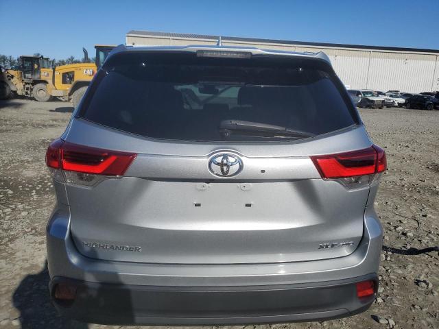 Photo 6 from auction – 2018 TOYOTA HIGHLANDER with VIN 5TDJZRFH9JS539808