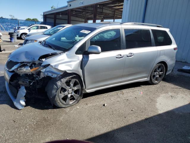 TOYOTA SIENNA SE 2017 with VIN 5TDXZ3DC0HS818945 - Photo from auction
