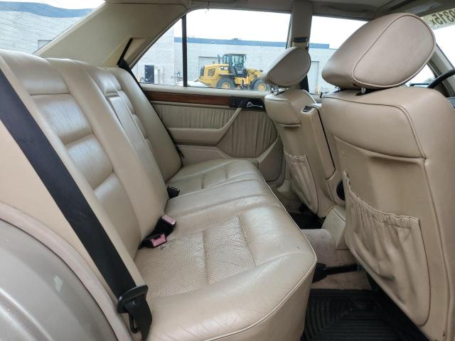 Photo 10 from auction – 1995 MERCEDES-BENZ E 320 BASE with VIN WDBEA32E0SC249878