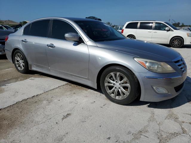 Photo 4 from auction – 2013 HYUNDAI GENESIS 3. with VIN KMHGC4DD3DU225484
