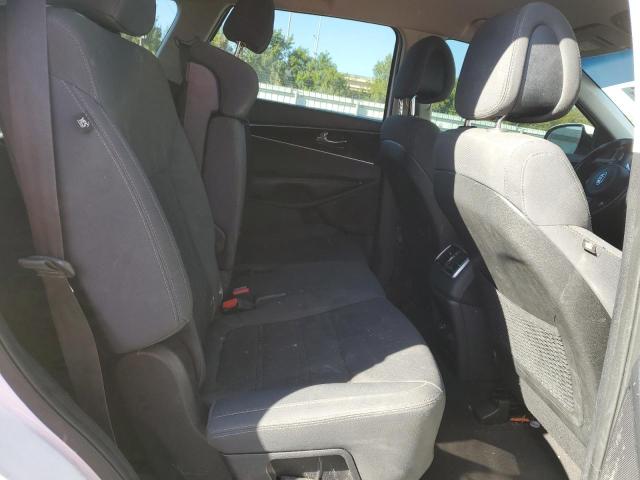 Photo 11 from auction – 2016 KIA SORENTO LX with VIN 5XYPGDA32GG046525