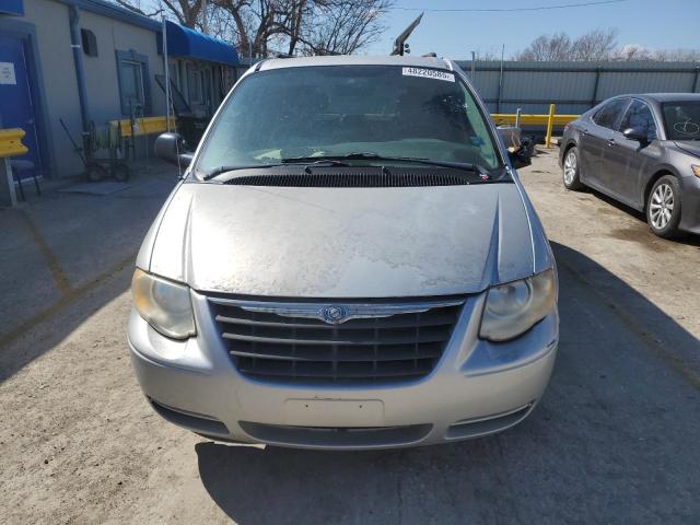 Photo 5 from auction – 2005 CHRYSLER TOWN & COU with VIN 2C4GP54L35R386227