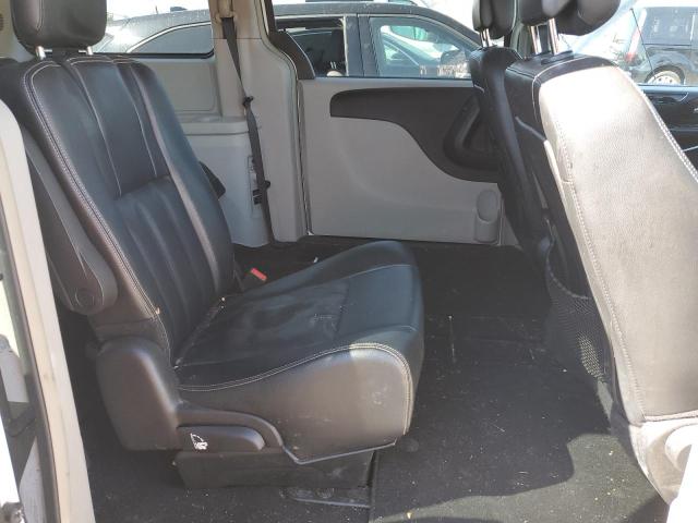 Photo 11 from auction – 2016 CHRYSLER TOWN & COU with VIN 2C4RC1BG4GR268872