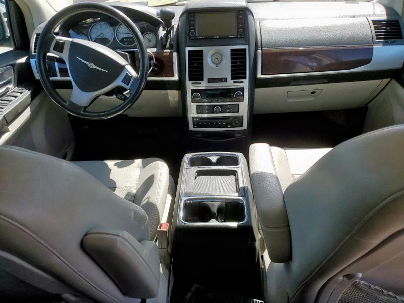 Photo 8 from auction – 2010 CHRYSLER TOWN & COU with VIN 2A4RR8D15AR436780