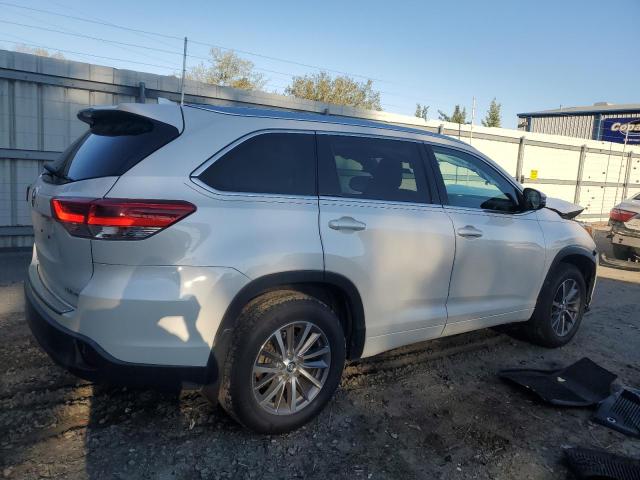 Photo 3 from auction – 2018 TOYOTA HIGHLANDER with VIN 5TDJZRFH5JS559473