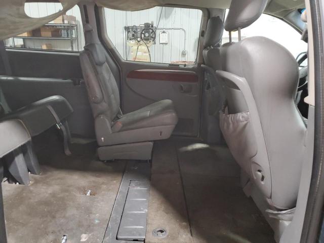 Photo 11 from auction – 2005 CHRYSLER TOWN & COU with VIN 2C8GP64L55R279524