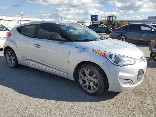 Photo 4 from auction – 2017 HYUNDAI VELOSTER with VIN KMHTC6AD8HU311359