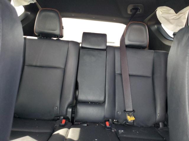 Photo 10 from auction – 2018 TOYOTA RAV4 SE with VIN JTMNFREV8JD125996