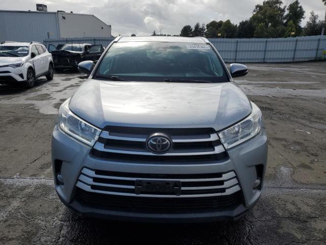 Photo 5 from auction – 2019 TOYOTA HIGHLANDER with VIN 5TDJZRFH2KS566169