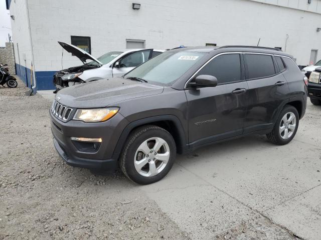 JEEP COMPASS LA 2019 with VIN 3C4NJCBB3KT756088 - Photo from auction