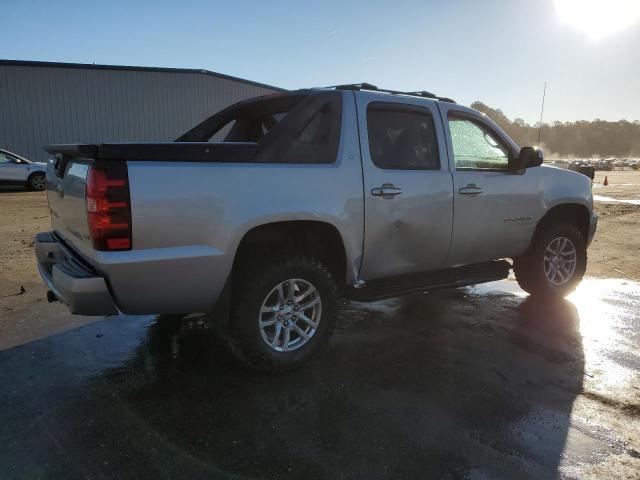 Photo 3 from auction – 2010 CHEVROLET AVALANCHE with VIN 3GNVKFE01AG207366