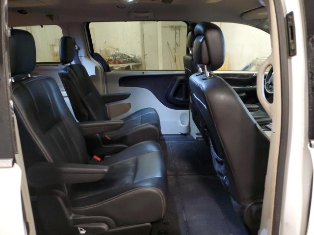 Photo 11 from auction – 2016 CHRYSLER TOWN & COU with VIN 2C4RC1BG9GR208716
