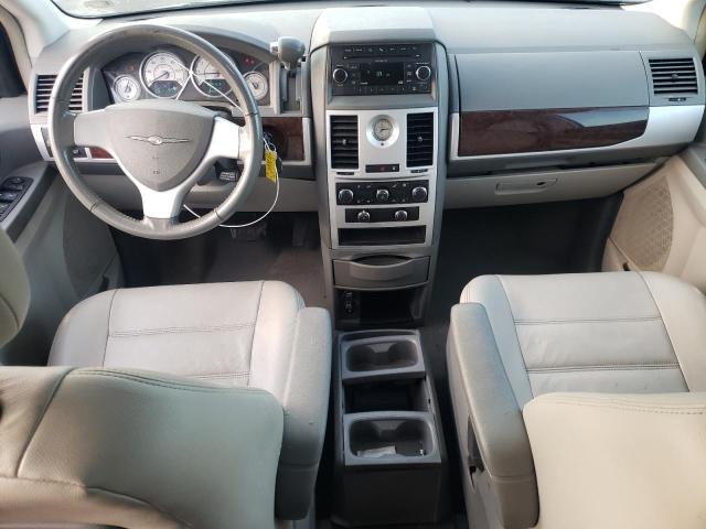 Photo 8 from auction – 2010 CHRYSLER TOWN & COU with VIN 2A4RR5D1XAR285563