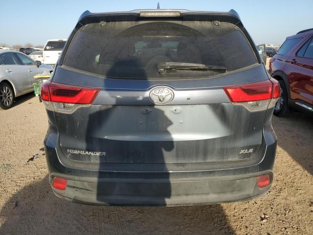 Снимка 6 от търг – 2018 TOYOTA HIGHLANDER с VIN 5TDKZRFH4JS281413