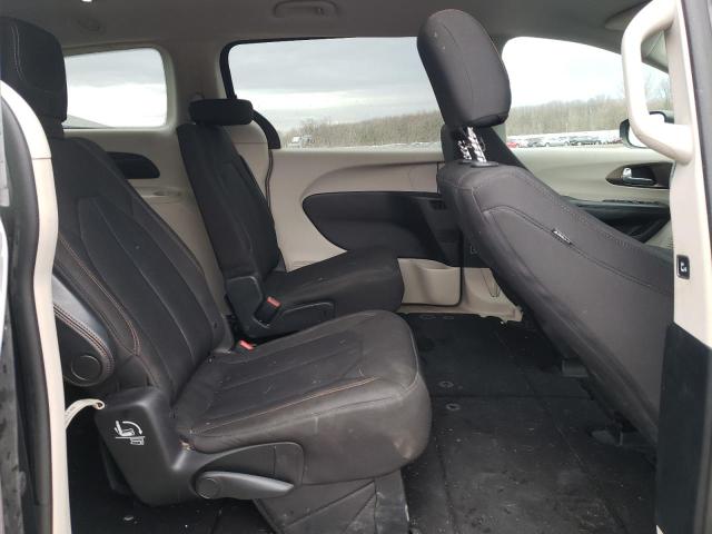 Photo 11 from auction – 2017 CHRYSLER PACIFICA T with VIN 2C4RC1DG1HR515232