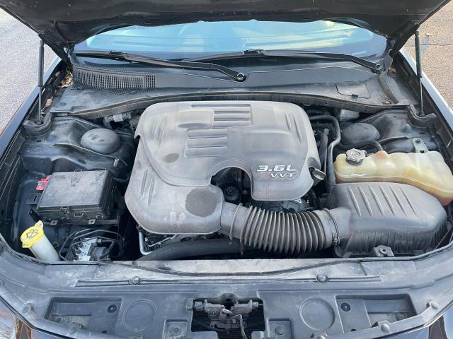 Photo 7 from auction – 2016 CHRYSLER 300C with VIN 2C3CCAKG5GH164312