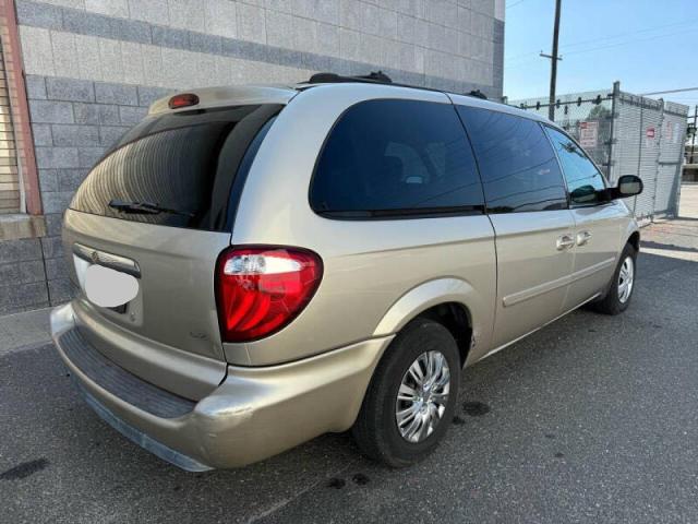 Photo 4 from auction – 2005 CHRYSLER TOWN & COU with VIN 2C8GP44R15R541631