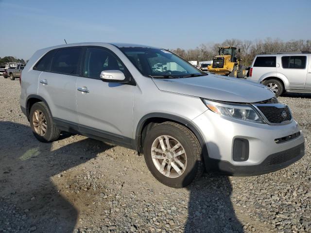 Photo 4 from auction – 2014 KIA SORENTO LX with VIN 5XYKT3A67EG501456