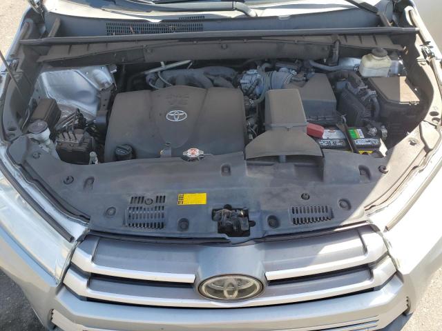 Photo 12 from auction – 2018 TOYOTA HIGHLANDER with VIN 5TDZZRFH7JS245147