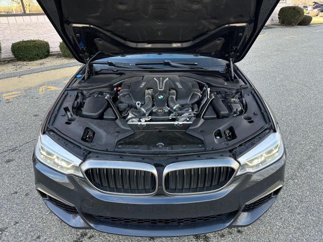 صورة رقم 7 من المزاد - 2018 BMW M550XI مع VIN WBAJB9C53JB049688