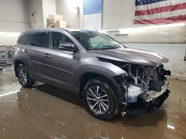 Photo 4 from auction – 2018 TOYOTA HIGHLANDER with VIN 5TDJZRFH4JS531096
