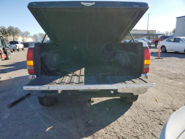 Photo 6 from auction – 2002 CHEVROLET SILVERADO with VIN 2GCEC19VX21147001