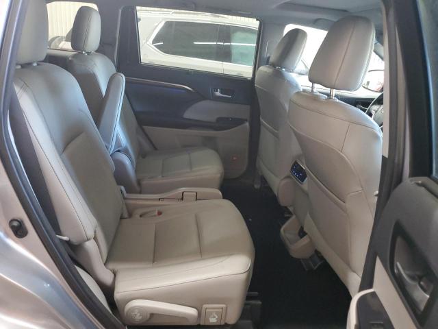 Снимка 11 от търг – 2016 TOYOTA HIGHLANDER с VIN 5TDDKRFH2GS334860