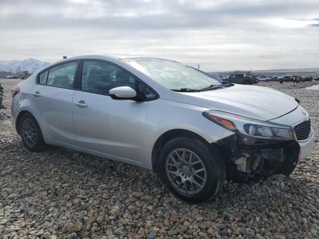 Снимка 4 от търг – 2017 KIA FORTE LX с VIN 3KPFK4A78HE010026