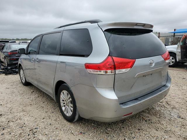 Photo 2 from auction – 2011 TOYOTA SIENNA XLE with VIN 5TDYK3DC1BS048013