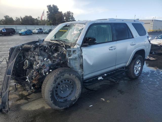 TOYOTA 4RUNNER SR 2018 with VIN JTEBU5JR0J5592362 - Photo from auction