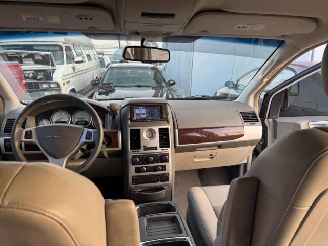 Photo 9 from auction – 2009 CHRYSLER TOWN & COU with VIN 2A8HR54199R676516